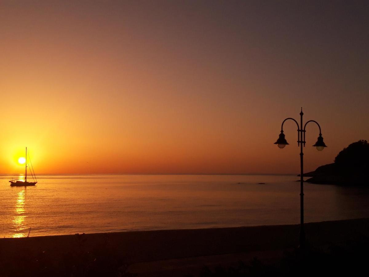 Papa Nero Beach House Agios Ioannis  المظهر الخارجي الصورة
